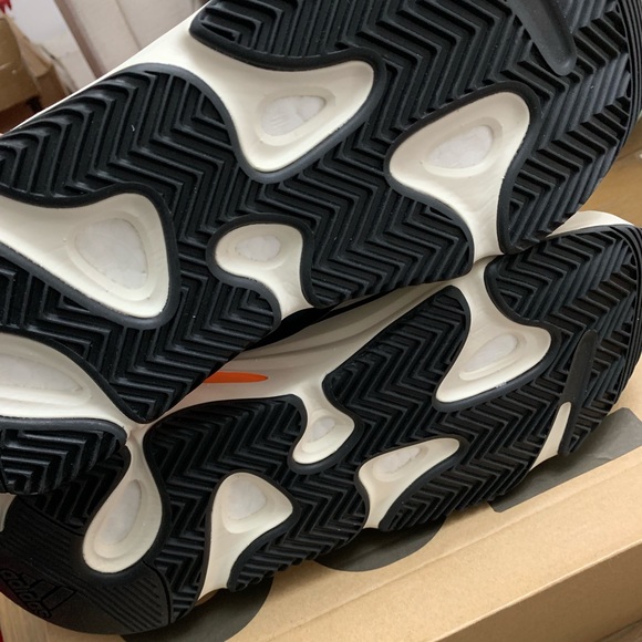 Adidas Yeezy Wave Runner 700 - Picture 4 of 4